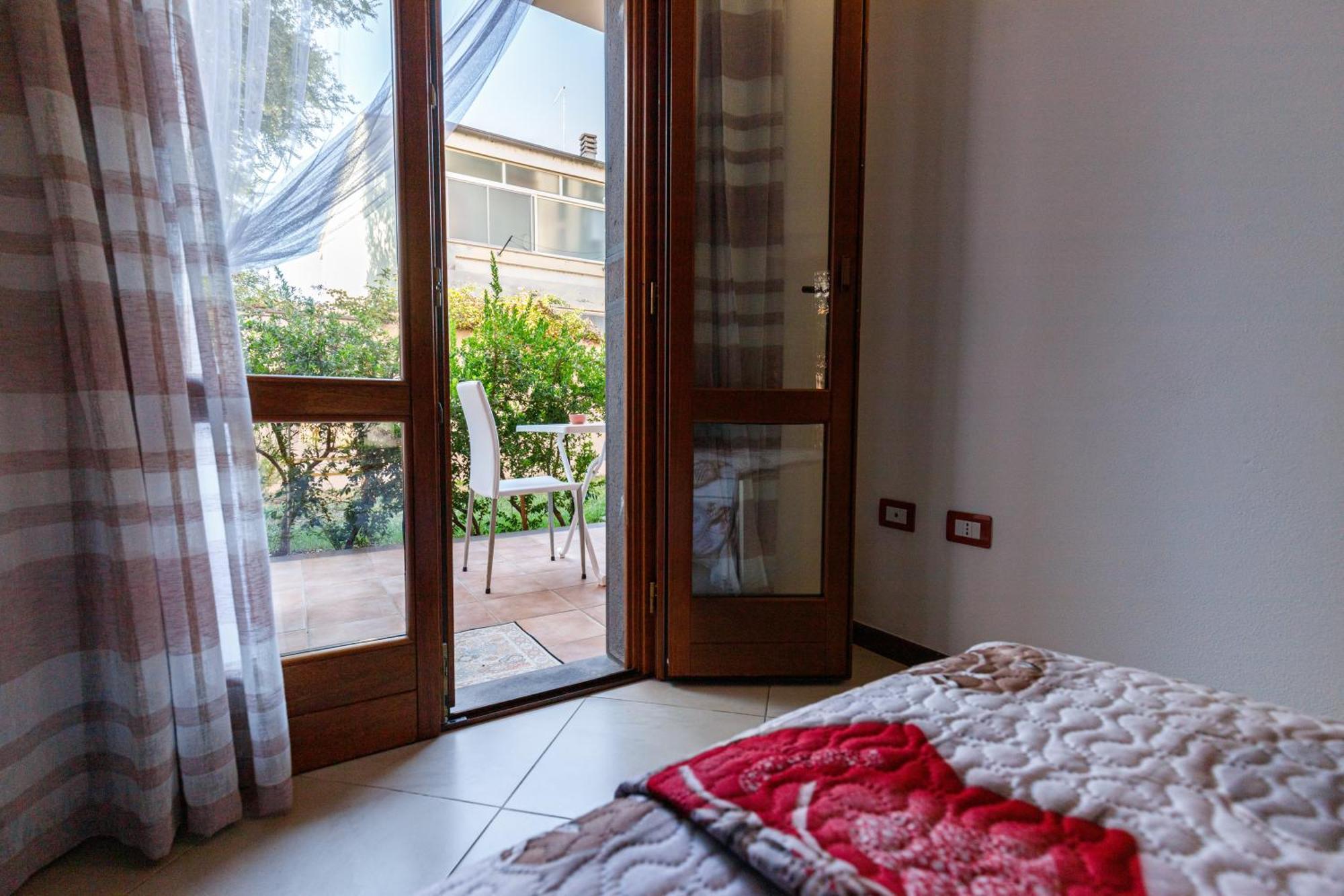 Apartamento Casa Lilla 1 E 2 Oristano Habitación foto