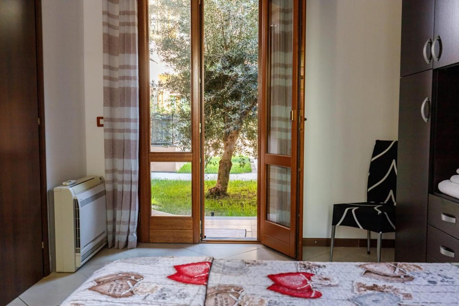 Apartamento Casa Lilla 1 E 2 Oristano Habitación foto
